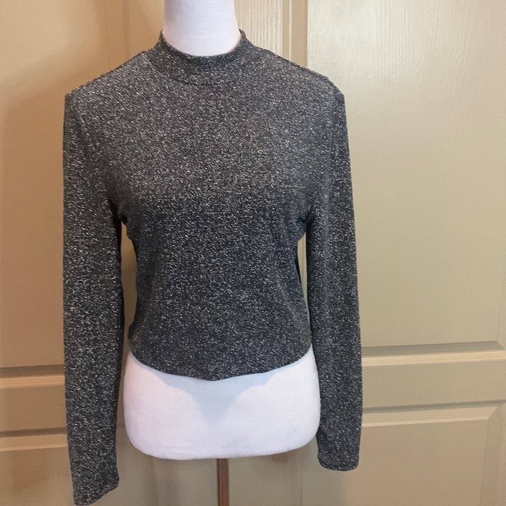 NWOT Divided Long Sleeve Crop Top L